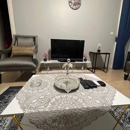 Nice Air Conditioning Apartment In Touristic Area דירה איסטמבול